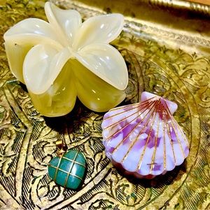 Hibiscus flower hair clip, mini seashell hair clip, and heart pendant NEW